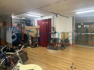 Negozio in Vendita a Foligno, 160'000€, 220 m²