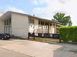 Capannone in Affitto a Arre, 300 m²