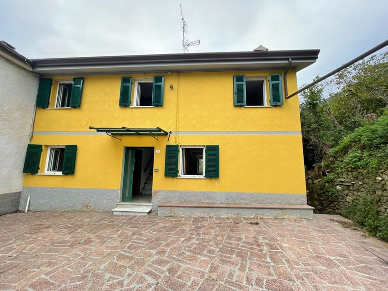 Casa Semi Indipendente in Vendita a Fosdinovo, zona Canepari, 165'000&euro;, 130 m²
