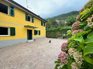 Casa Semi Indipendente in Vendita a Fosdinovo, zona Canepari, 165'000€, 130 m²