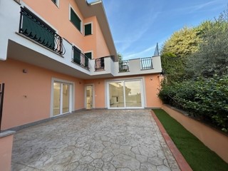 Appartamento in Vendita a Guidonia Montecelio, zona Parco Azzurro, 489'000€, 180 m²