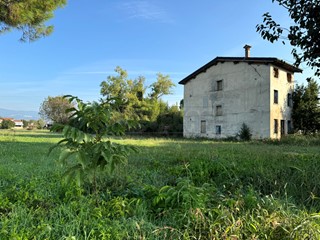 Casa Indipendente in Vendita a Sandrigo, 517 m²