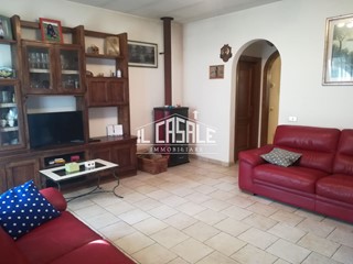 Villetta a schiera in Vendita a Dicomano, 248'000€, 150 m², con Box