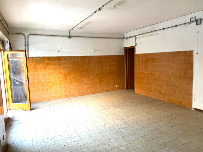 Immobile commerciale in Vendita a Tivoli, zona Villa Adriana, 68'000&euro;, 45 m²