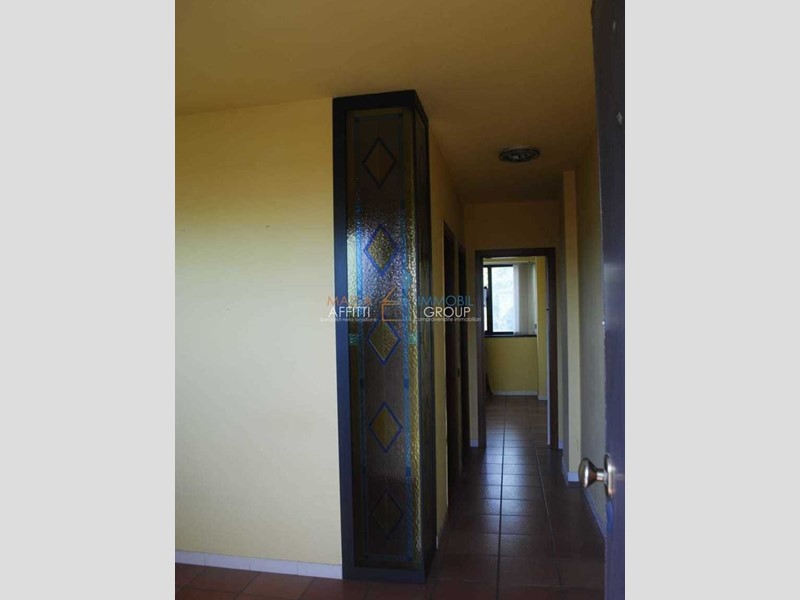 Ufficio in Affitto a Massa, 700€, 52 m²