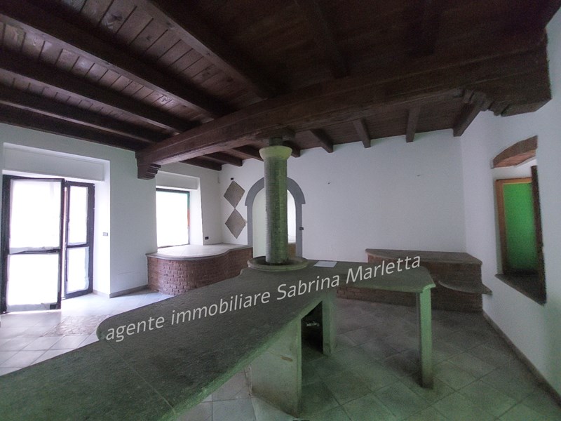 Negozio in Vendita a Piossasco, zona centro, 75'000€, 74 m²