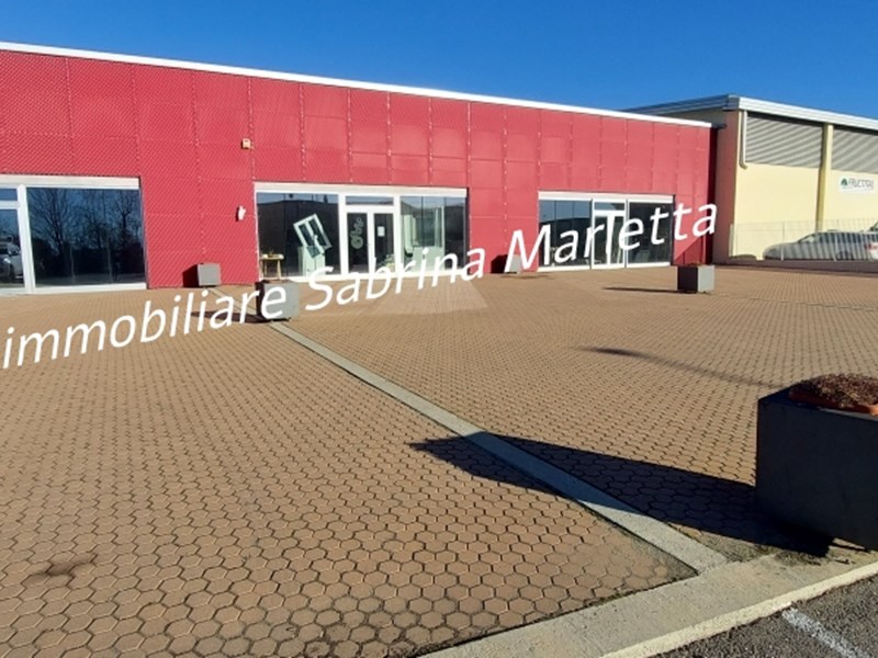 Negozio in Vendita a Buriasco, 195'000€, 168 m²