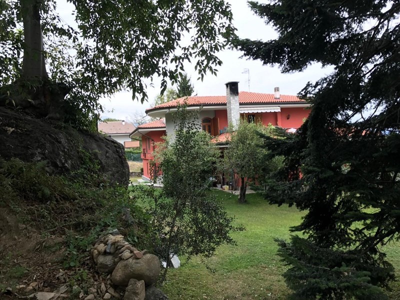 Appartamento in Affitto a Loranzè, zona Via Lugnacco n5 , 850€, 185 m²