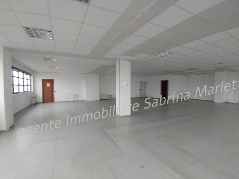 Ufficio in Affitto a Torino, zona VIA REISS ROMOLI, 1'300€, 250 m²