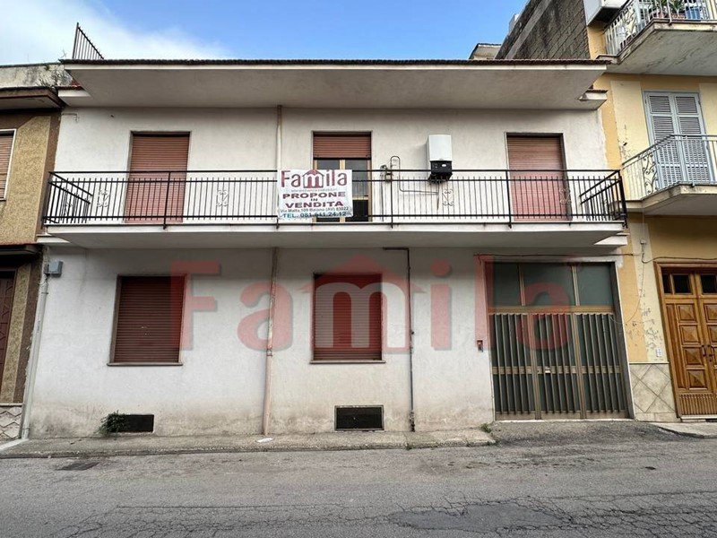 Casa Indipendente in Vendita a Baiano, 140'000€, 330 m²