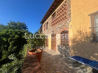 Casa di corte in Vendita a Capannori, zona Vorno, 590'000€, 250 m², arredato