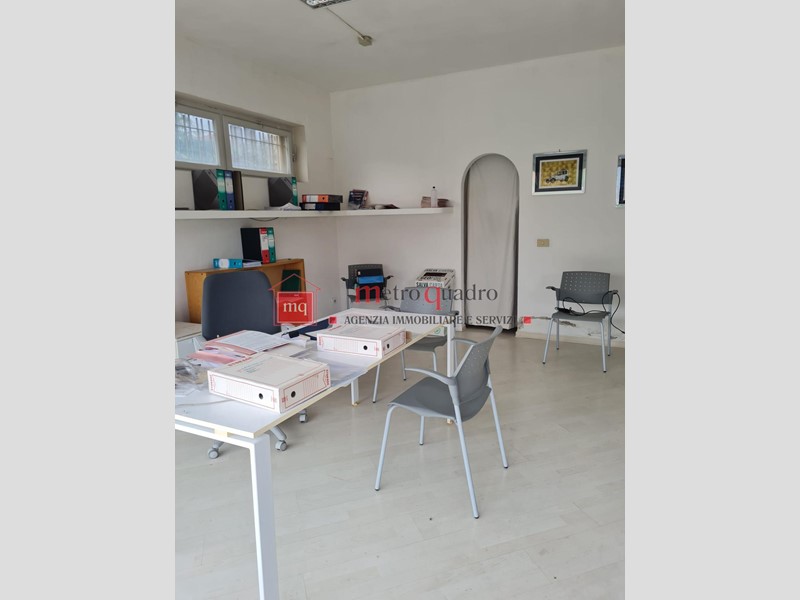 Negozio in Affitto a Pisa, 700€, 70 m²