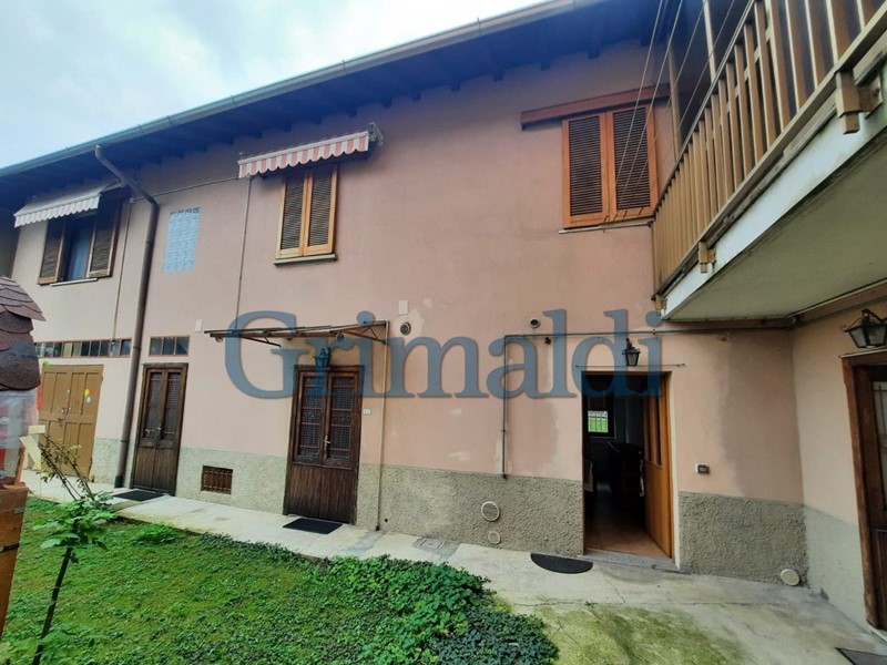 Villa in Vendita a Arluno, 530'000€, 400 m²