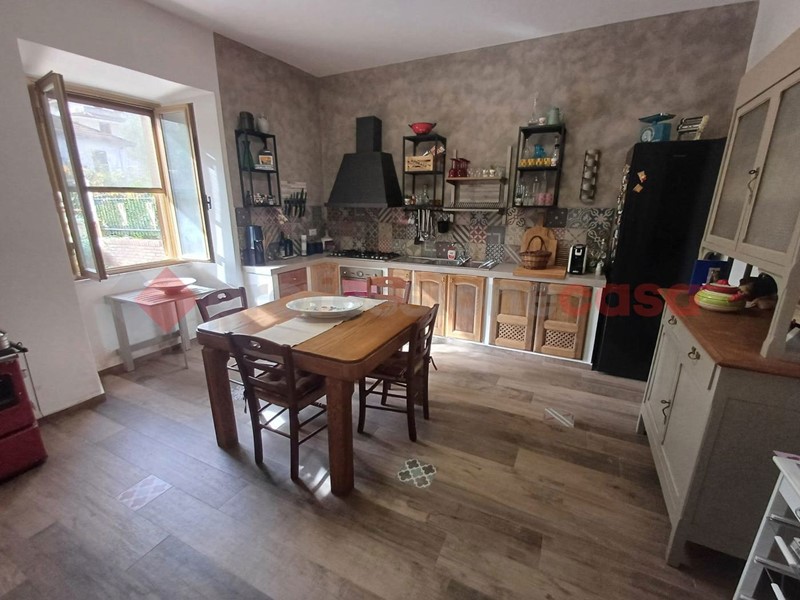 Casa Indipendente in Vendita a Falvaterra, 179'000€, 438 m², arredato