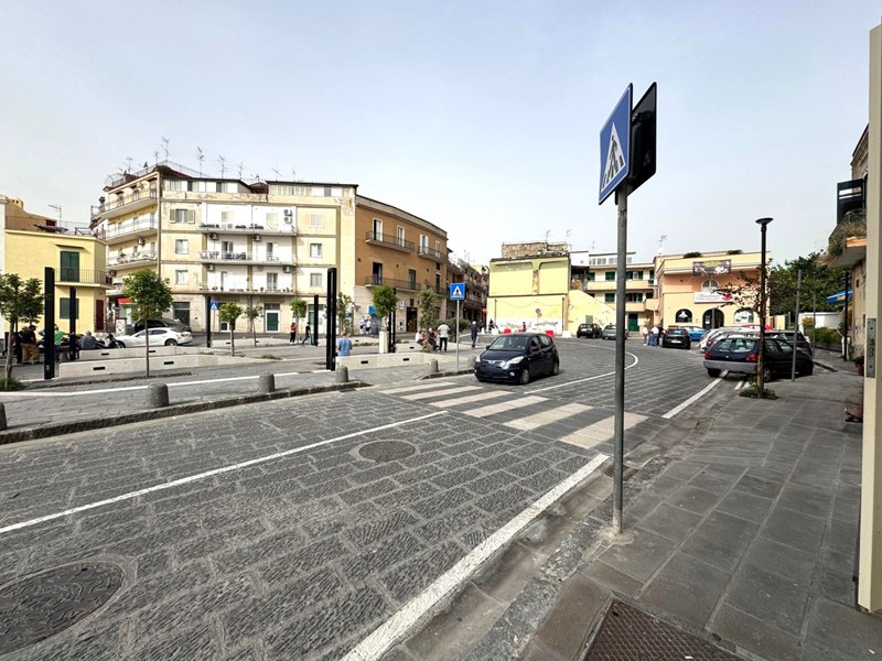 Negozio in Affitto a Monte di Procida, 990€, 60 m²