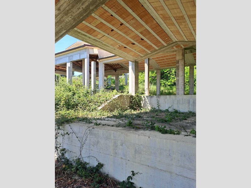 Immobile commerciale in Vendita a Silvi, zona Silvi Marina, 659'000€, 3500 m²