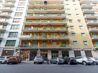 Immobile commerciale in Vendita a Catania, 160'000€, 120 m², arredato