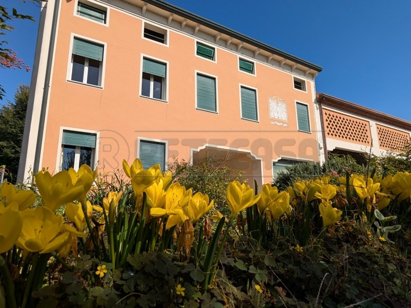 Casa Indipendente in Vendita a Quinto Vicentino, 350'000&euro;, 932 m², con Box