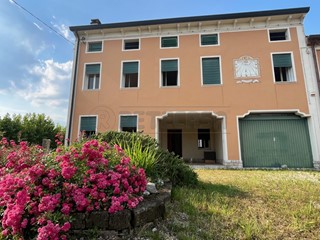 Casa Indipendente in Vendita a Quinto Vicentino, 350'000&euro;, 932 m², con Box