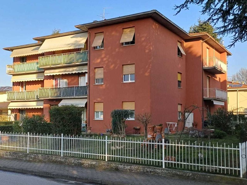 Trilocale in Vendita a Solignano, zona Rubbiano, 90'000&euro;, 101 m²
