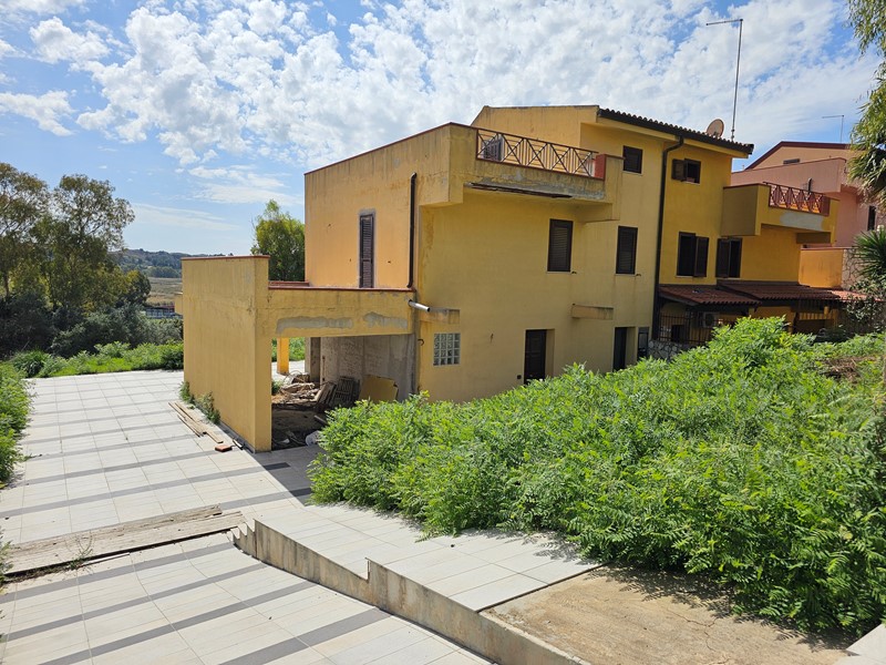 Villetta a schiera in Vendita a Enna, zona Pergusa centro abitato, 220'000€, 240 m²