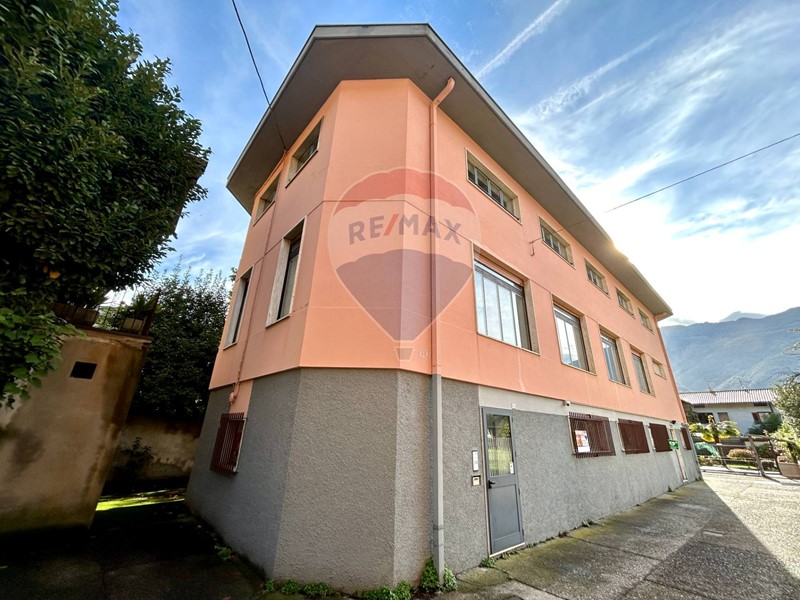 Immobile commerciale in Vendita a Darfo Boario Terme, 190'000€, 498 m²