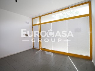 Immobile commerciale in Affitto a Capannori, zona Marlia, 650€, 55 m²