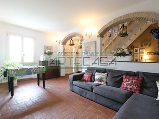 Villa in Vendita a San Giuliano Terme, zona Arena Metato, 490'000€, 280 m², con Box