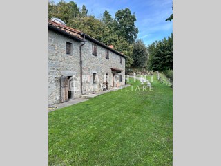 Casa di corte in Vendita a Massa e Cozzile, zona Cozzile, 400'000€, 188 m²