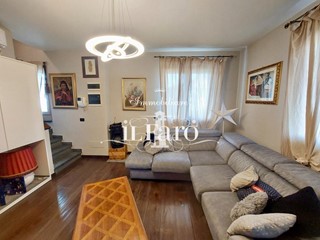 Villa in Vendita a Massarosa, 395'000€, 170 m², arredato