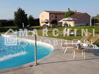 Casale in Vendita a Montecarlo, 1'350'000€, 600 m², arredato