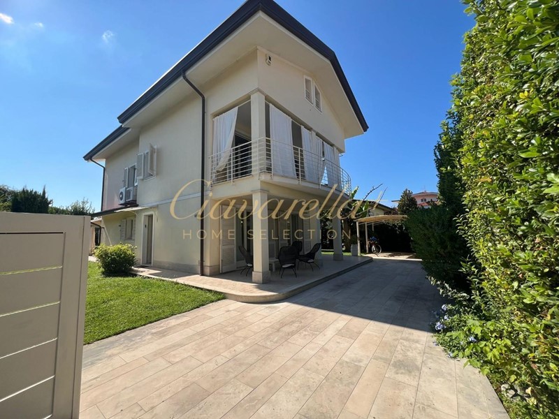 Villa in Affitto a Forte dei Marmi, 1'000€, 160 m², arredato
