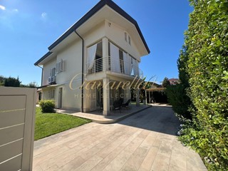 Villa in Affitto a Forte dei Marmi, 1'000€, 160 m², arredato