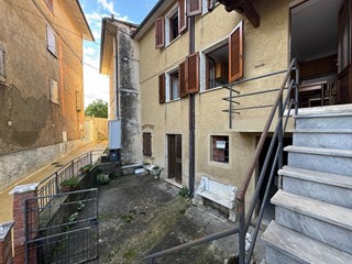 Casa Indipendente in Vendita a Pietrasanta, zona Capezzano, 120'000€, 120 m²