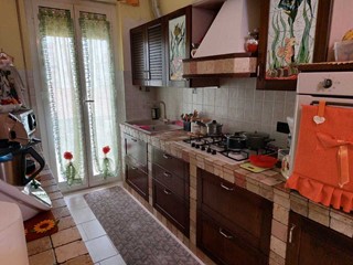 Appartamento in Vendita a Carrara, zona Marina di Carrara, 250'000€, 100 m²