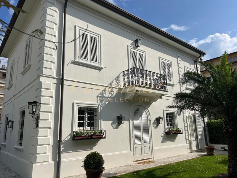 Villa in Affitto a Forte dei Marmi, 1'000€, 200 m², arredato