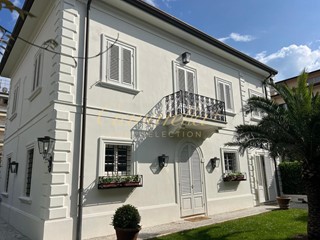 Villa in Affitto a Forte dei Marmi, 1'000€, 200 m², arredato