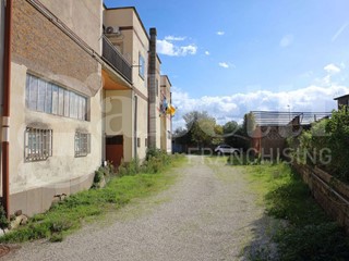 Capannone in Vendita a Civita Castellana, 175'000€, 500 m²