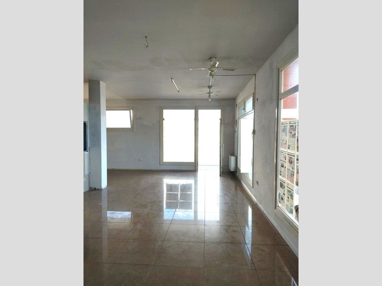 Attività commerciale in Affitto a Ceregnano, 700€, 80 m²