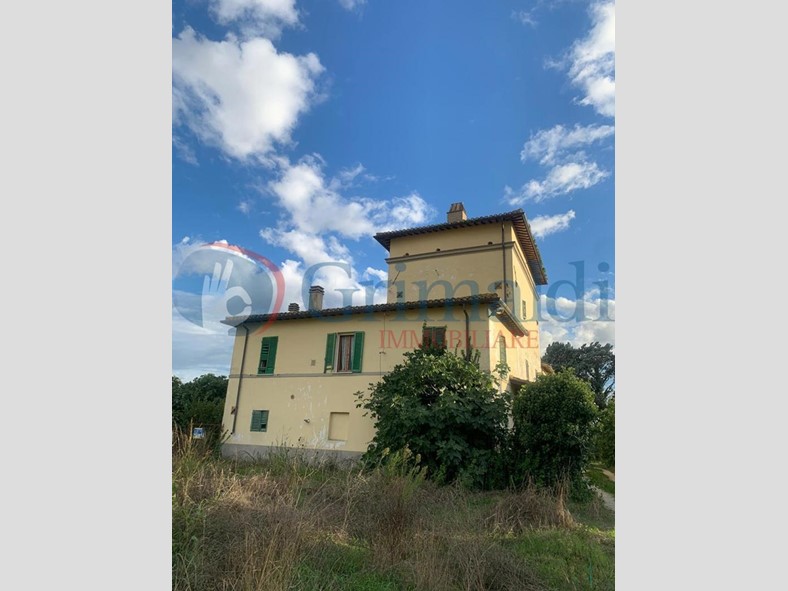 Villa in Vendita a Spoleto, 515'000€, 800 m²