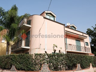 Casa Indipendente in Vendita a Barcellona Pozzo di Gotto, 260'000€, 350 m²