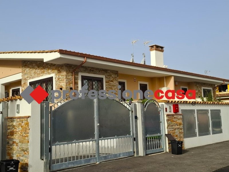 Casa Indipendente in Vendita a Pomezia, zona Torvaianica Alta, 285'000€, 