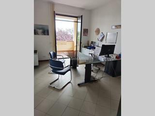 Ufficio in Affitto a Foiano della Chiana, zona Centro, 450&euro;, 89 m², arredato