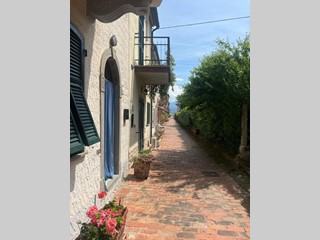 Casa Semi Indipendente in Vendita a Ameglia, zona Bocca Di Magra, 225'000&euro;, 75 m², arredato