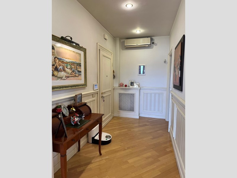 Appartamento in Vendita a Roma, 299'000€, 140 m²