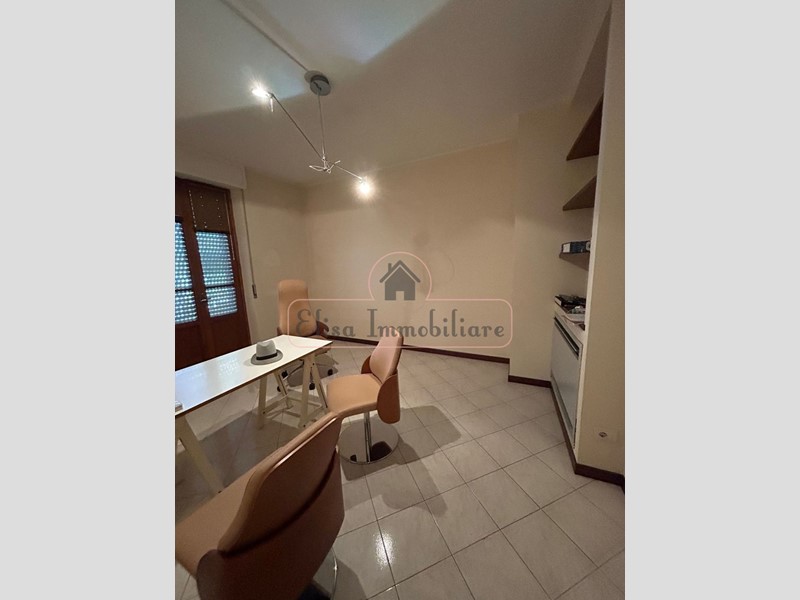 Casa Semi Indipendente in Vendita a Viareggio, zona Viareggio, 390'000€, 162 m²