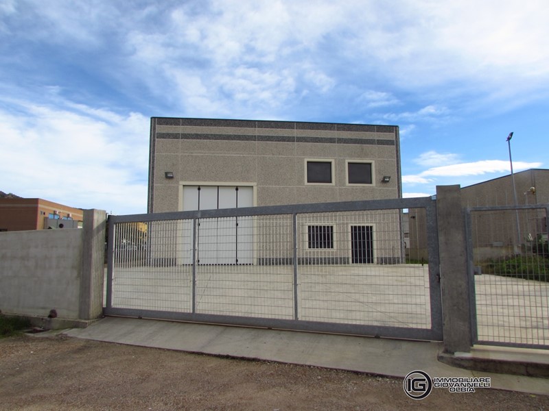 Ufficio in Vendita a Olbia, 450'000€, 450 m²