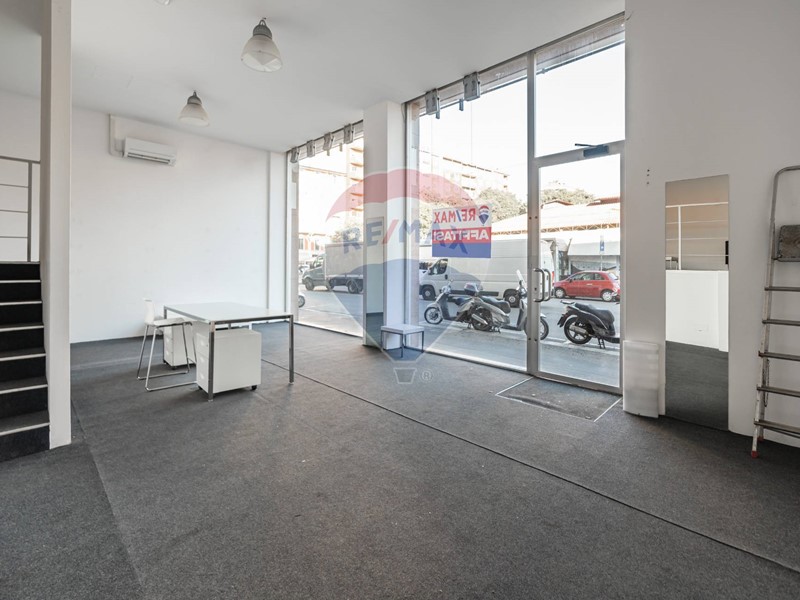 Immobile commerciale in Affitto a Milano, zona Pagano, 10'000€, 108 m²