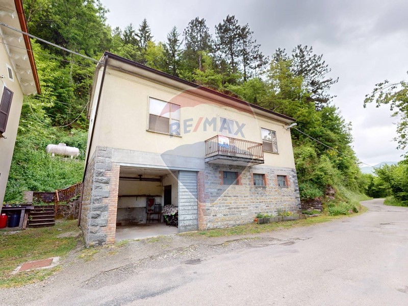 Villa in Vendita a Bedonia, 30'000€, 102 m²