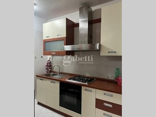 Trilocale in Vendita a Capua, 75'000€, 80 m², arredato